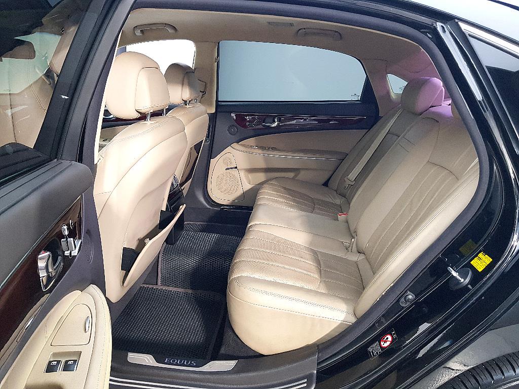 HYUNDAI Equus - Vista 8