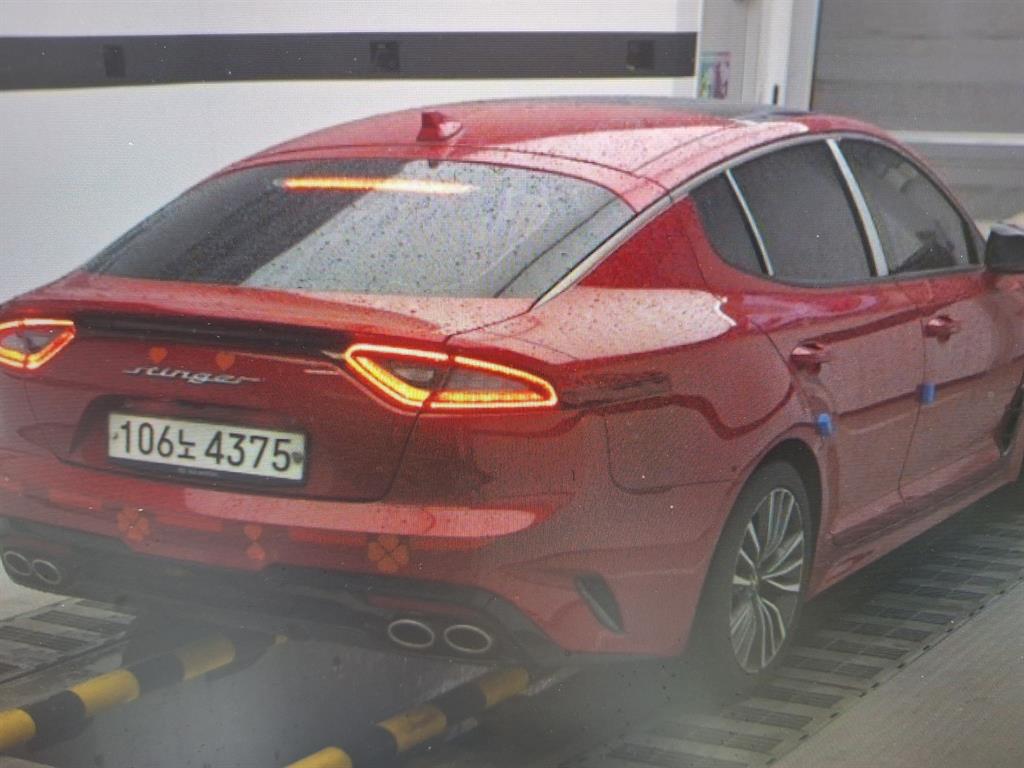 KIA Stinger - Vista 4