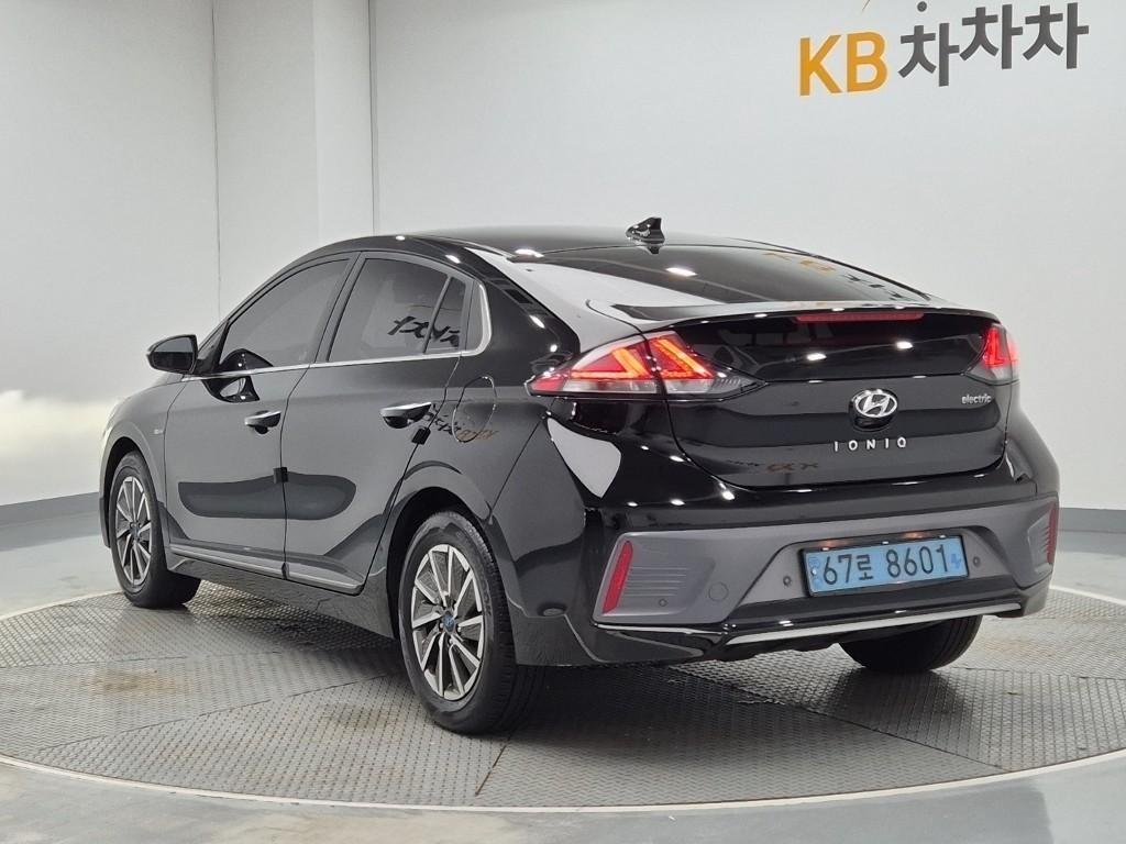 HYUNDAI Ioniq - Vista 3