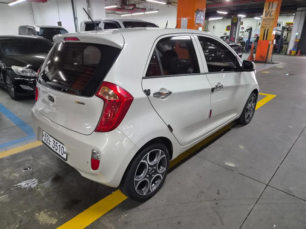 KIA Morning - Vista 5