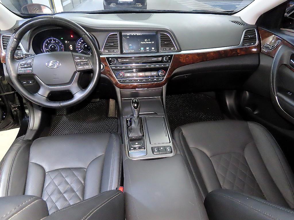 HYUNDAI Aslan - Vista 10
