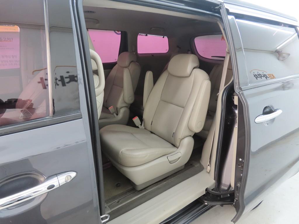 KIA Carnival - Vista 6