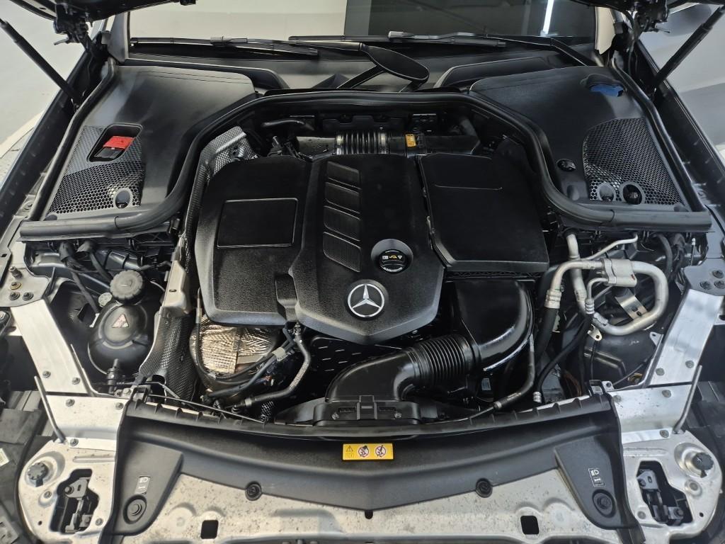Mercedes Benz E class - Vista 5
