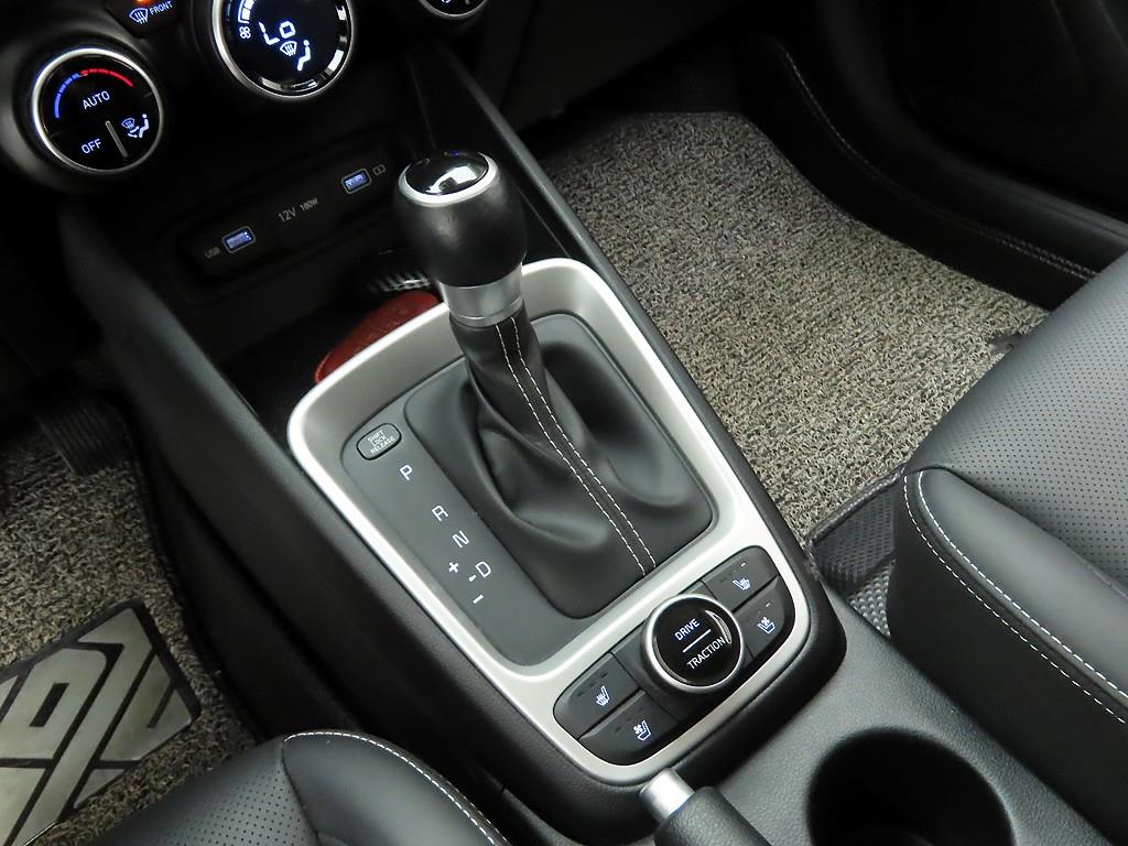 HYUNDAI Venue - Vista 10