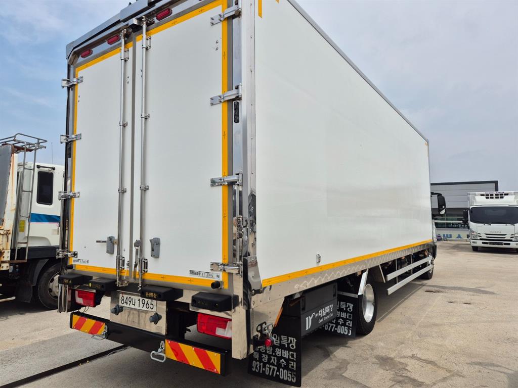 medium and large cargo truck - Vista 4