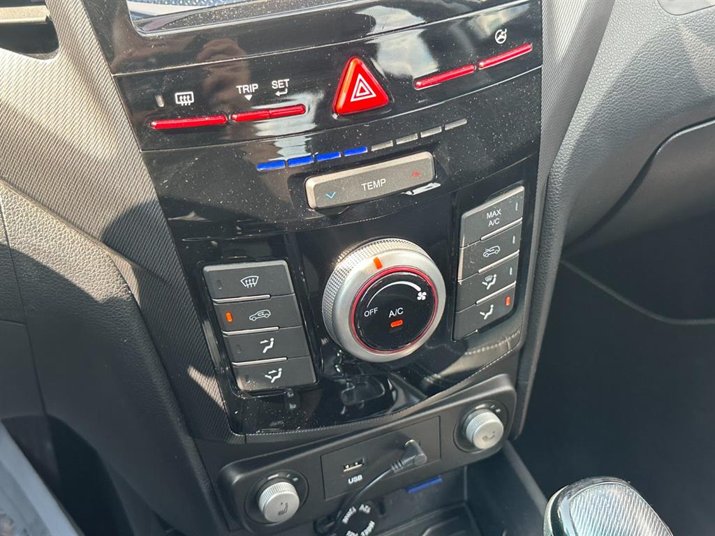 Ssangyong Tivoli - Vista 12