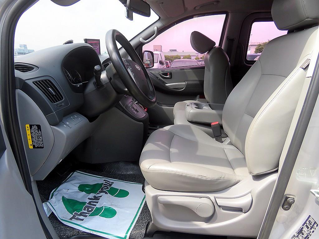 HYUNDAI Starex - Vista 6