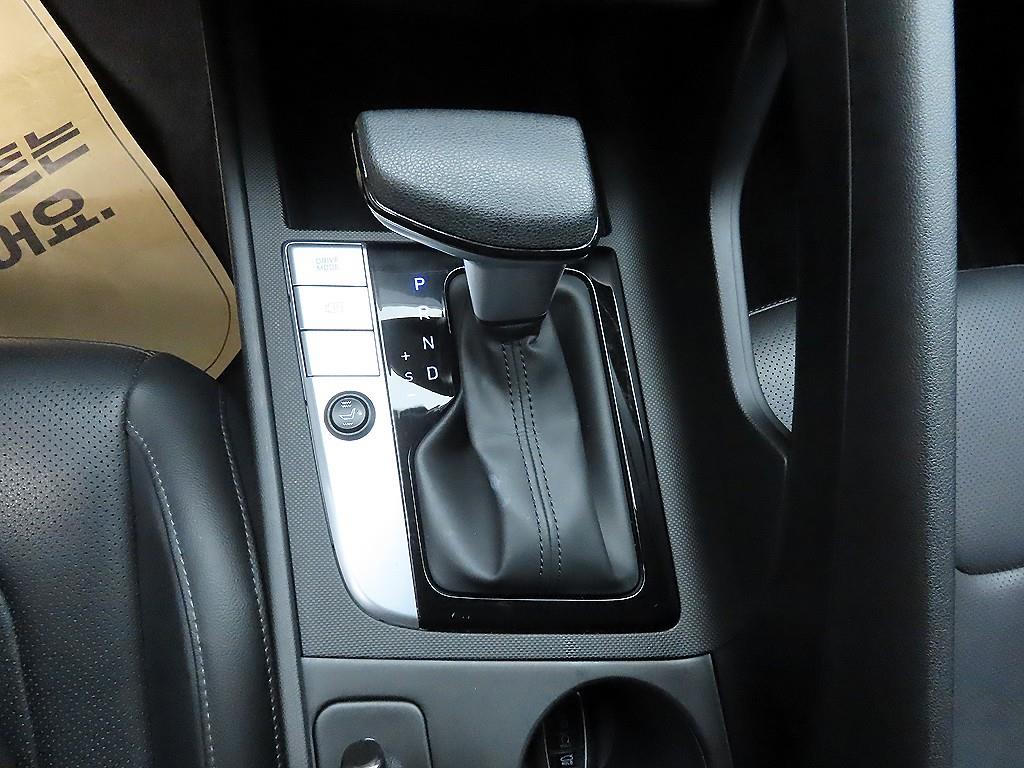 HYUNDAI Avante - Vista 10