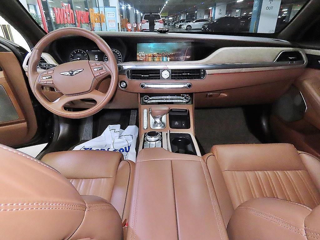 Genesis G90 - Vista 10