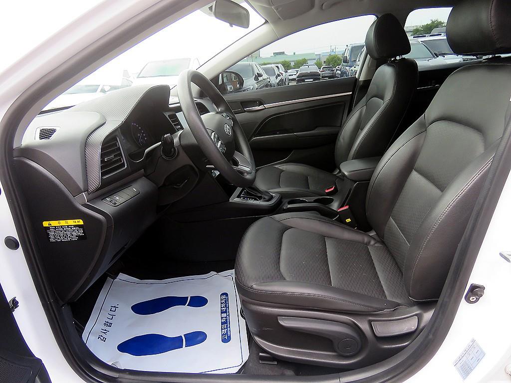 HYUNDAI Avante - Vista 5