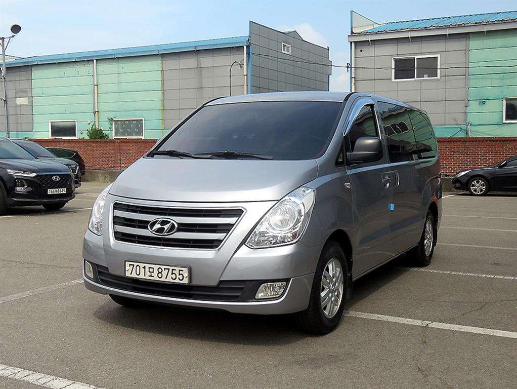 HYUNDAI Starex - Vista 2