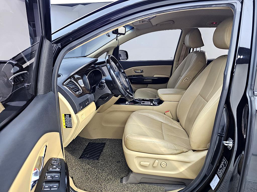 KIA Carnival - Vista 8