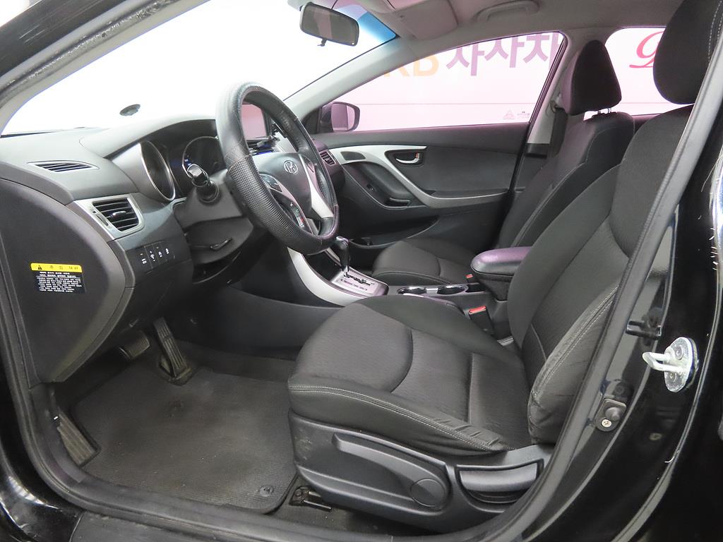 HYUNDAI Avante - Vista 5