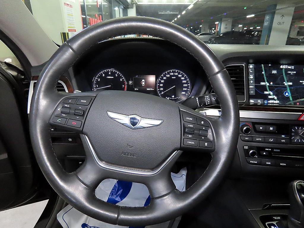 HYUNDAI Genesis - Vista 8