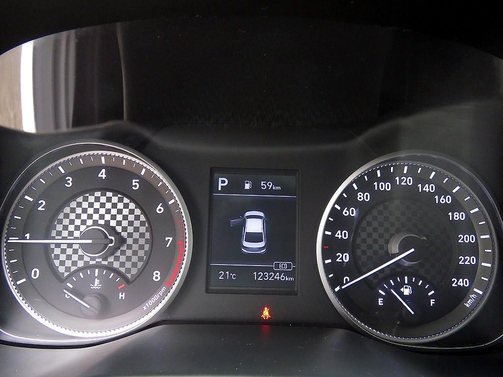 HYUNDAI Avante - Vista 12