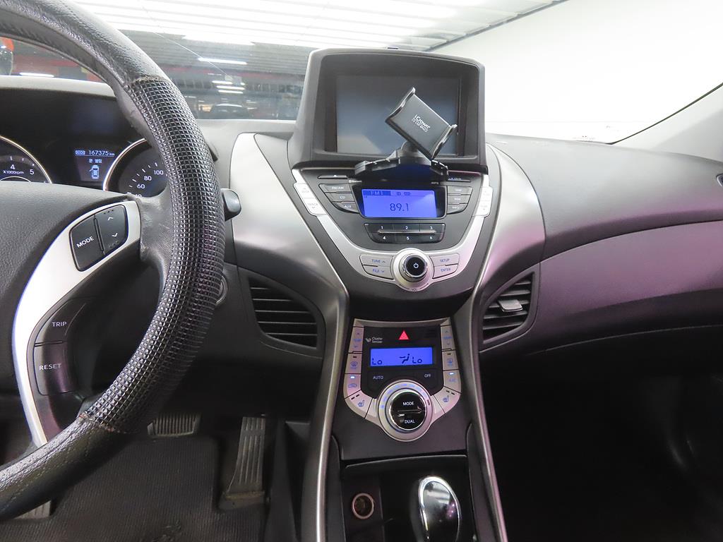 HYUNDAI Avante - Vista 10