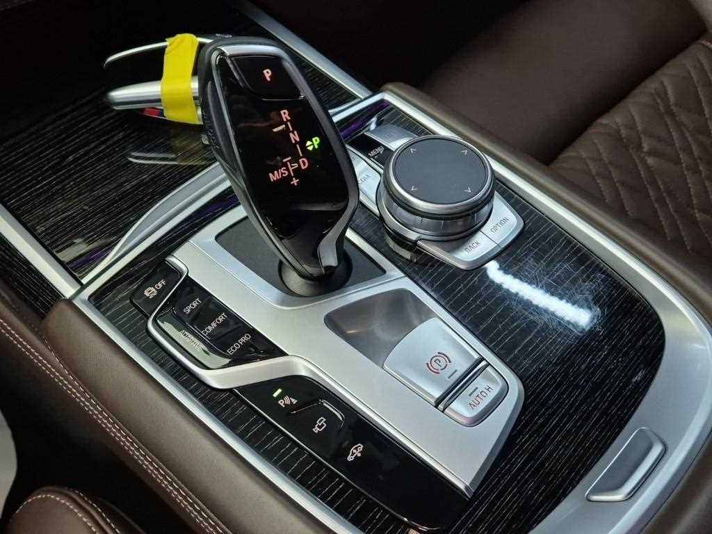 BMW 7 Series - Vista 8