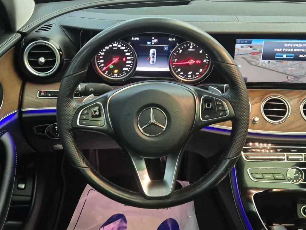 Mercedes Benz E class - Vista 9
