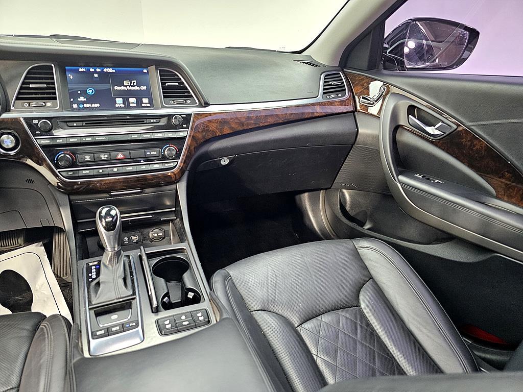 HYUNDAI Aslan - Vista 10