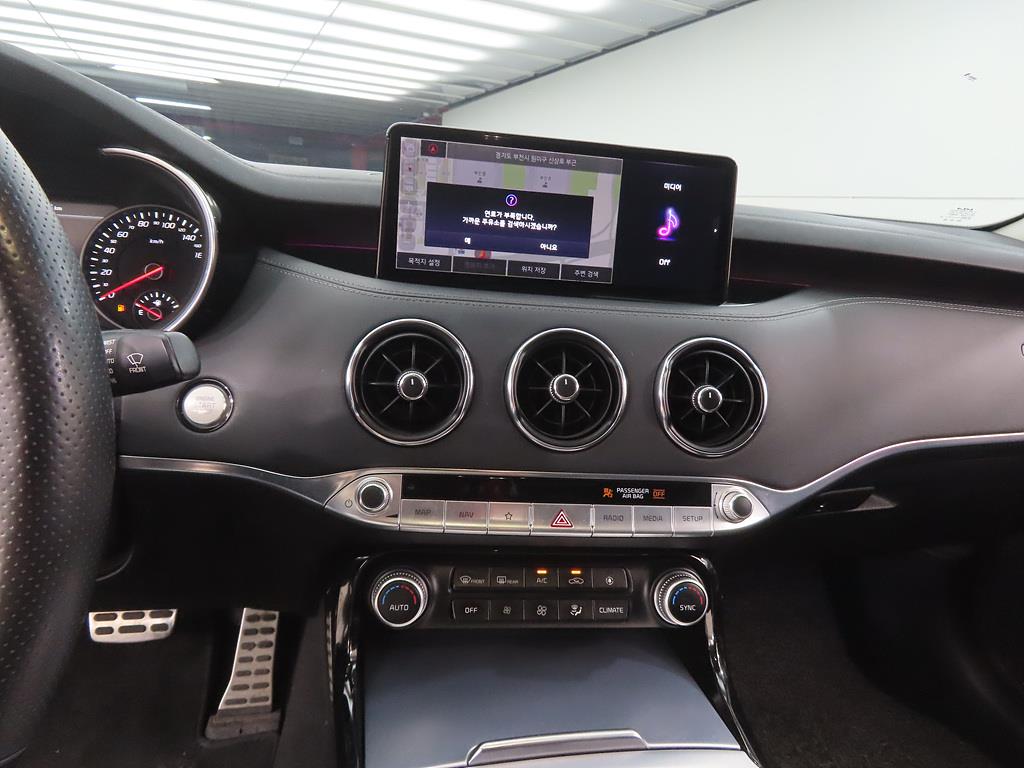 KIA Stinger - Vista 12