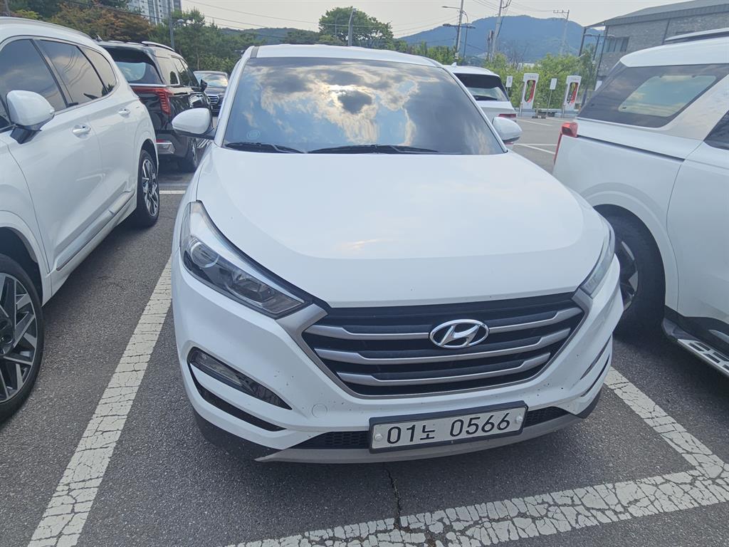 HYUNDAI Tucson 2016 Blanco - Importación desde Corea - HF Imports Iquique - Foto 1