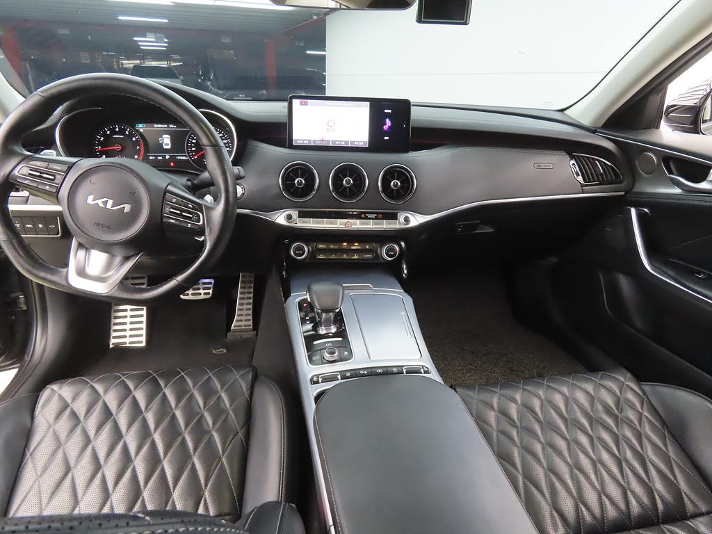 KIA Stinger - Vista 9