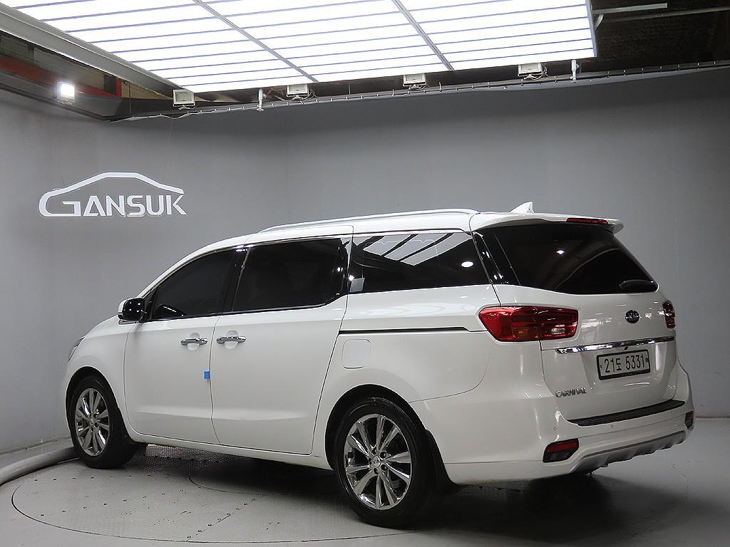 KIA Carnival - Vista 5