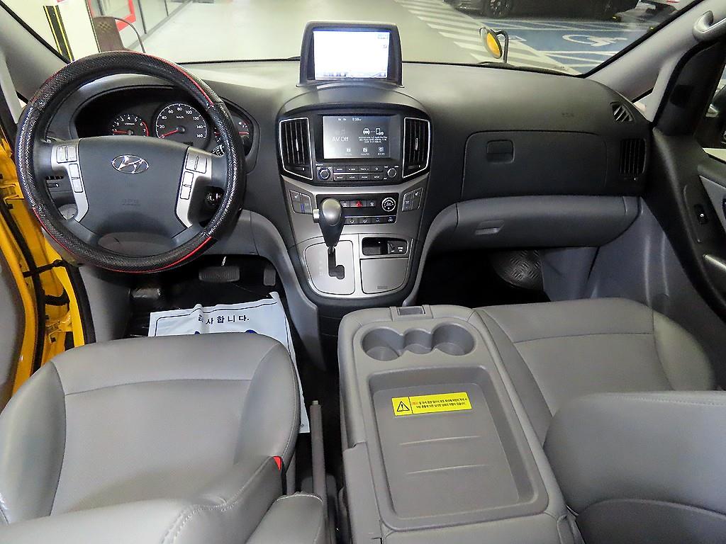 HYUNDAI Starex - Vista 10