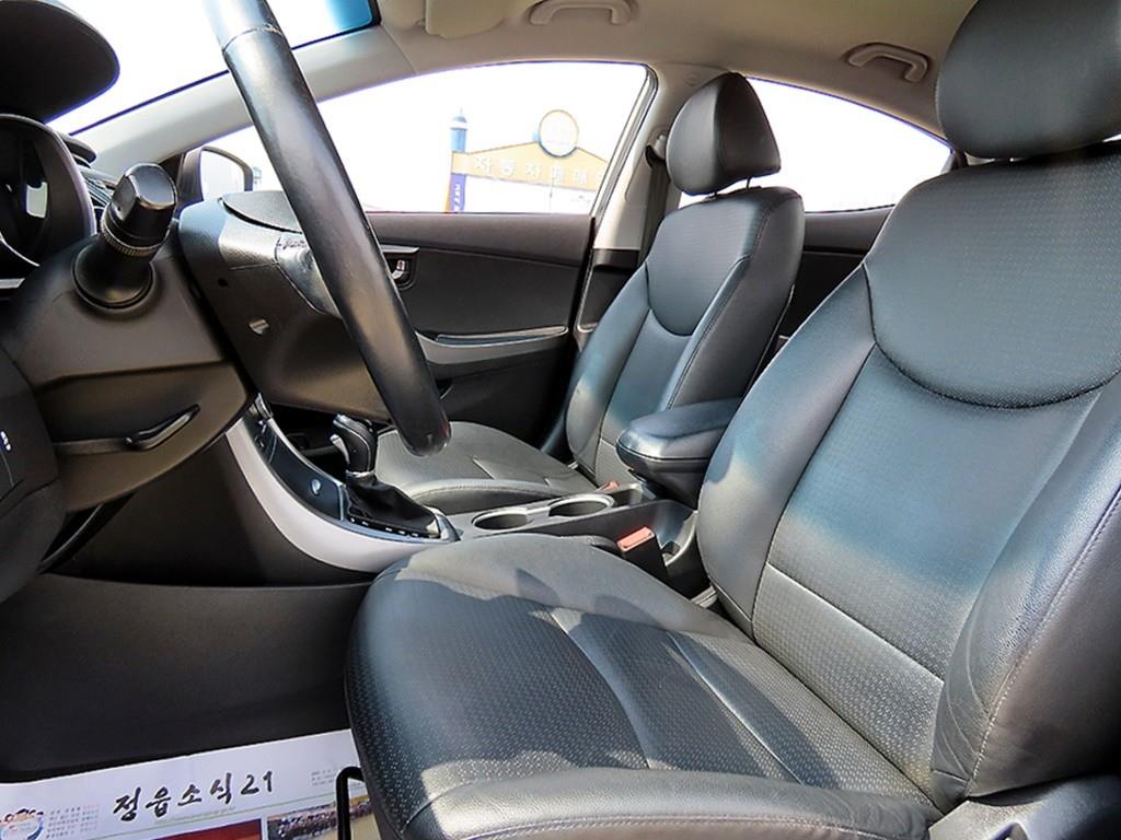 HYUNDAI Avante - Vista 5