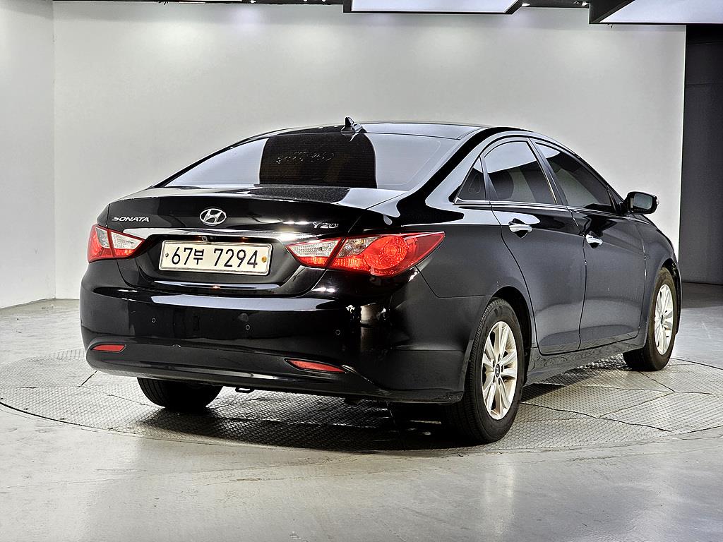 HYUNDAI Sonata - Vista 4
