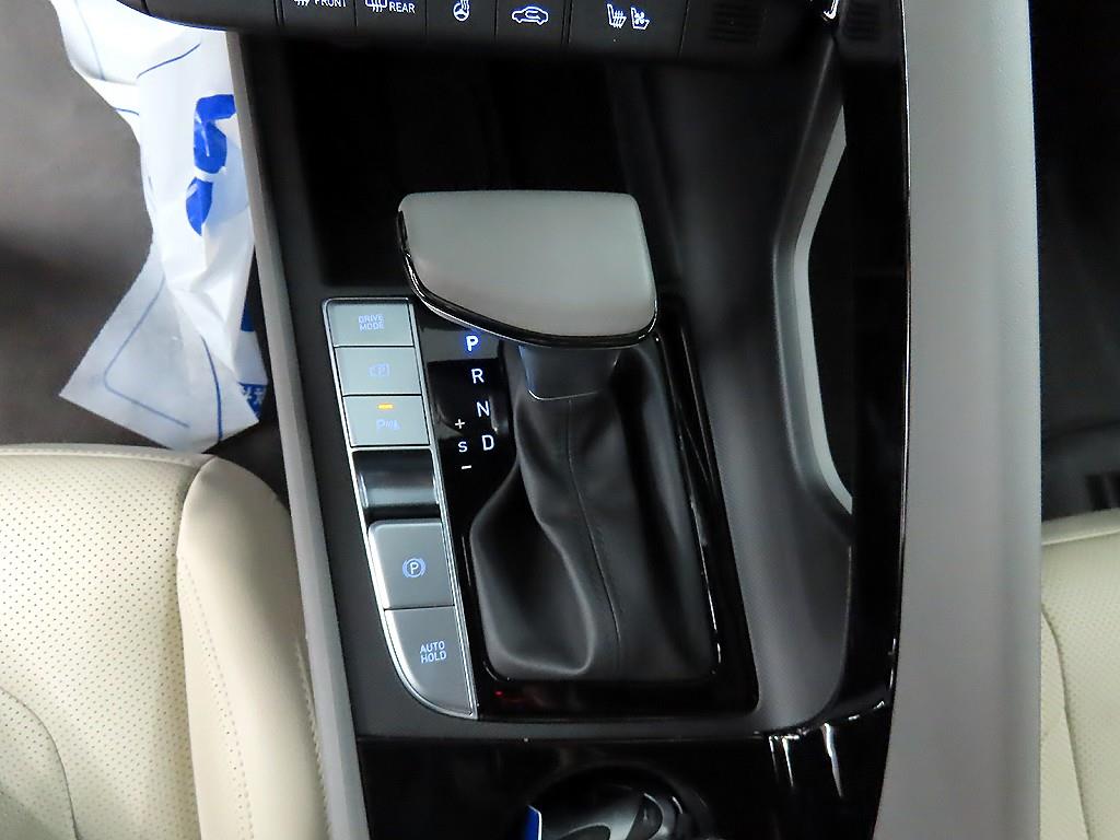 HYUNDAI Avante - Vista 10