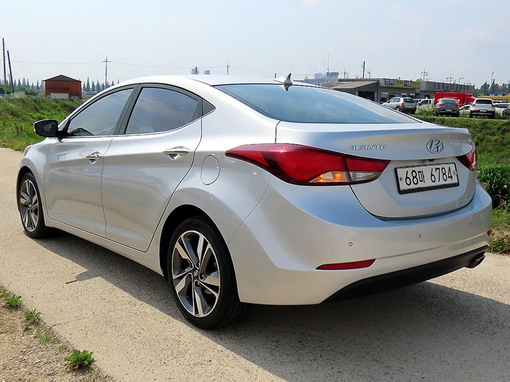 HYUNDAI Avante - Vista 3
