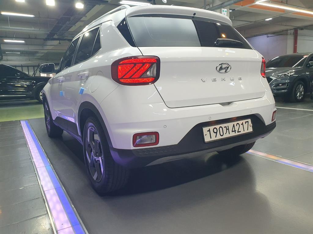 HYUNDAI Venue - Vista 4