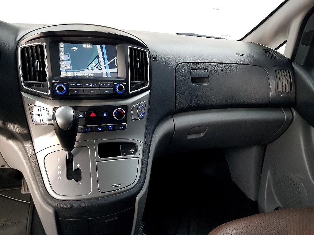 HYUNDAI Starex - Vista 10