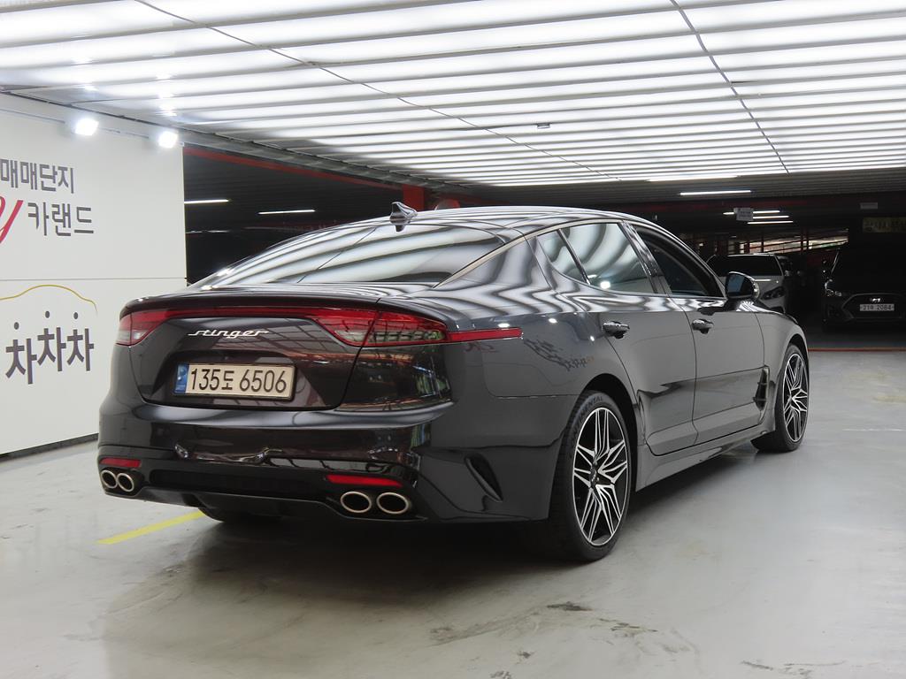 KIA Stinger - Vista 6