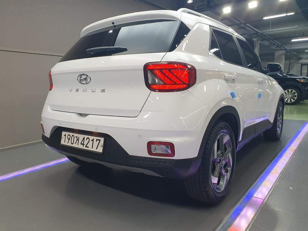 HYUNDAI Venue - Vista 5
