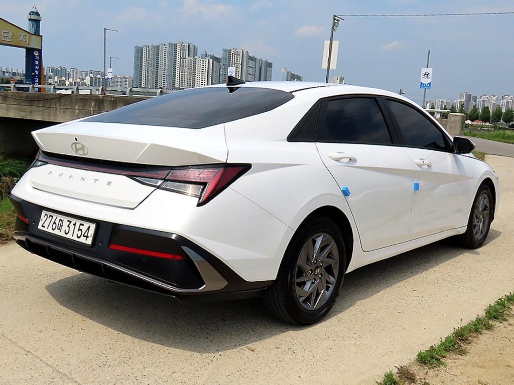 HYUNDAI Avante - Vista 3