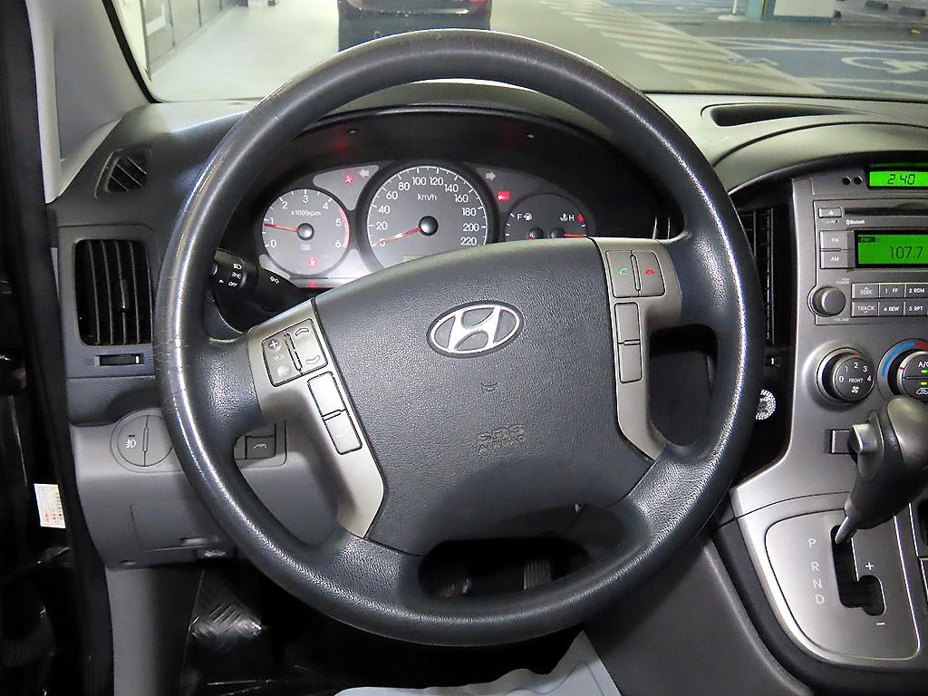 HYUNDAI Starex - Vista 8