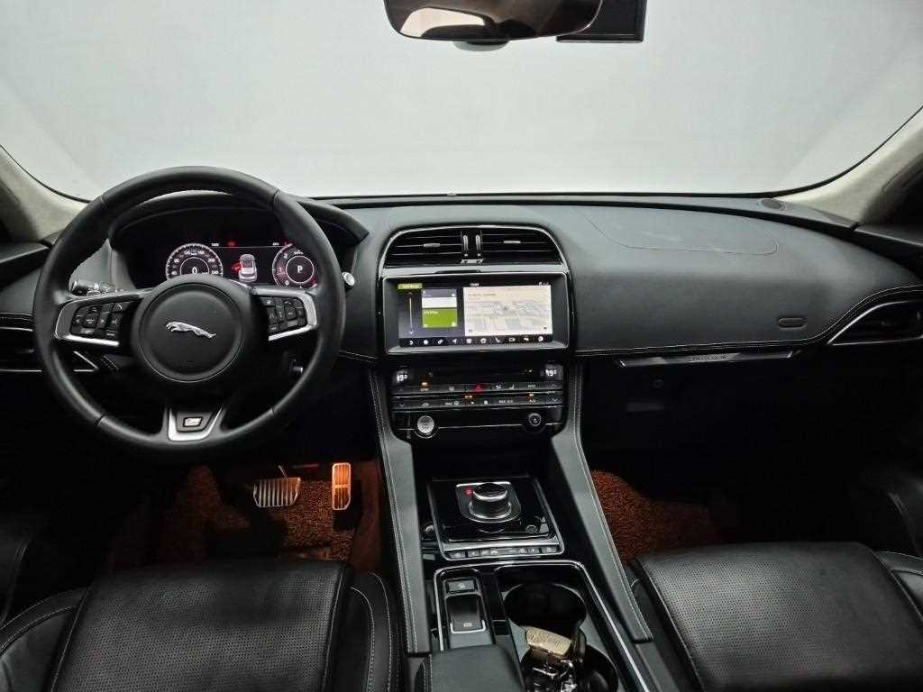 Jaguar F-PACE - Vista 7