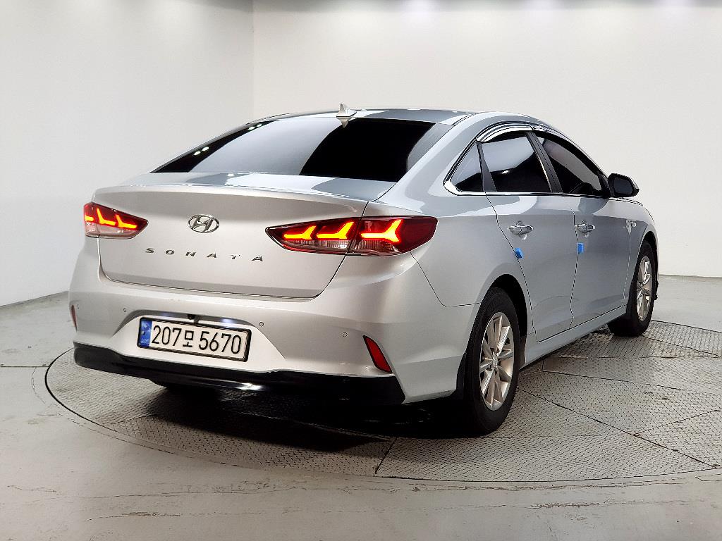 HYUNDAI Sonata - Vista 4