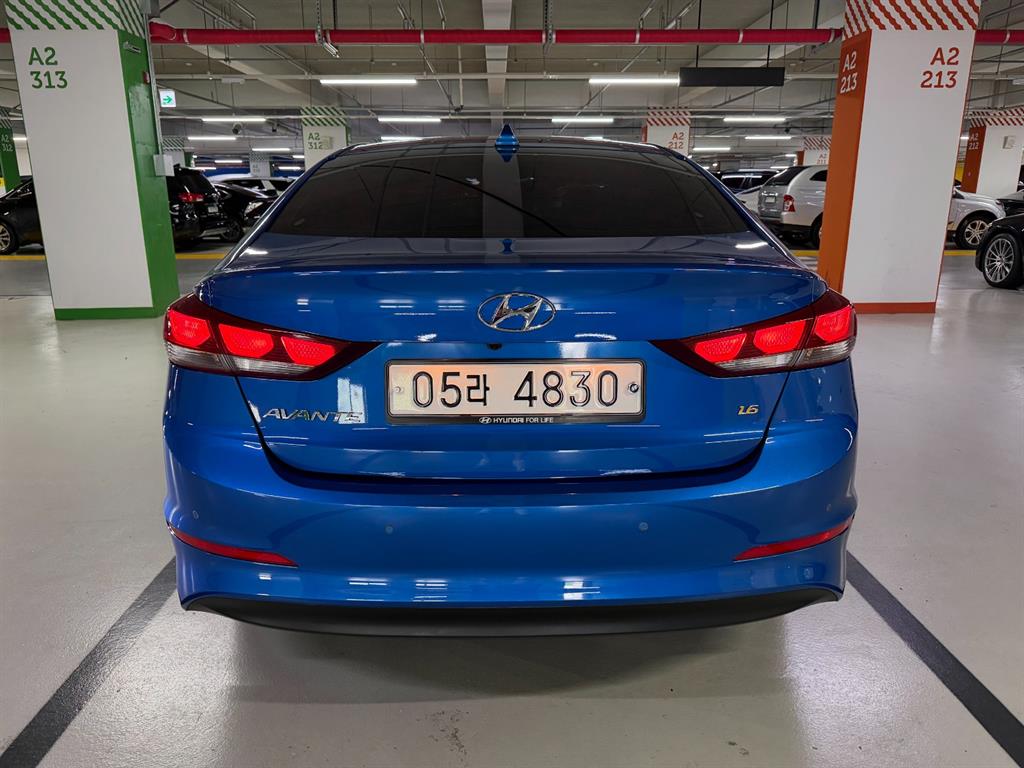HYUNDAI Avante - Vista 6