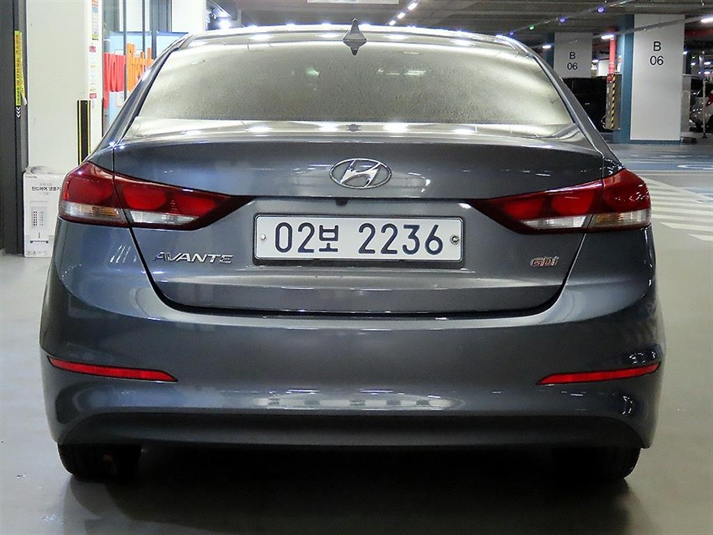 HYUNDAI Avante - Vista 5