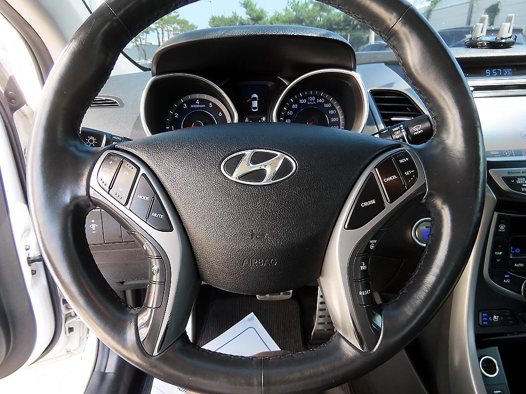 HYUNDAI Avante - Vista 8