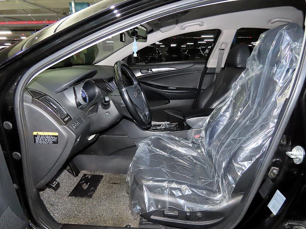 HYUNDAI Sonata - Vista 6