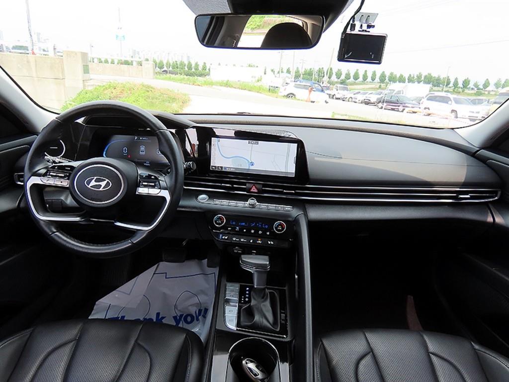 HYUNDAI Avante - Vista 9