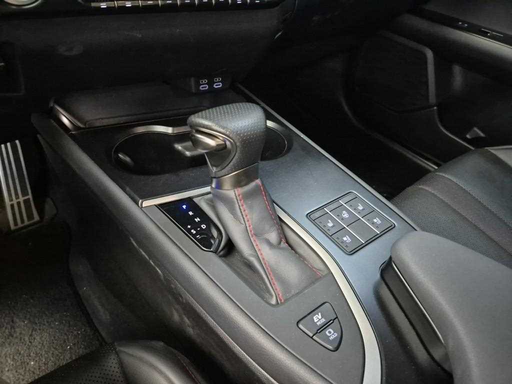 Lexus UX - Vista 8