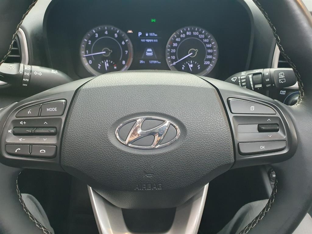 HYUNDAI Venue - Vista 11
