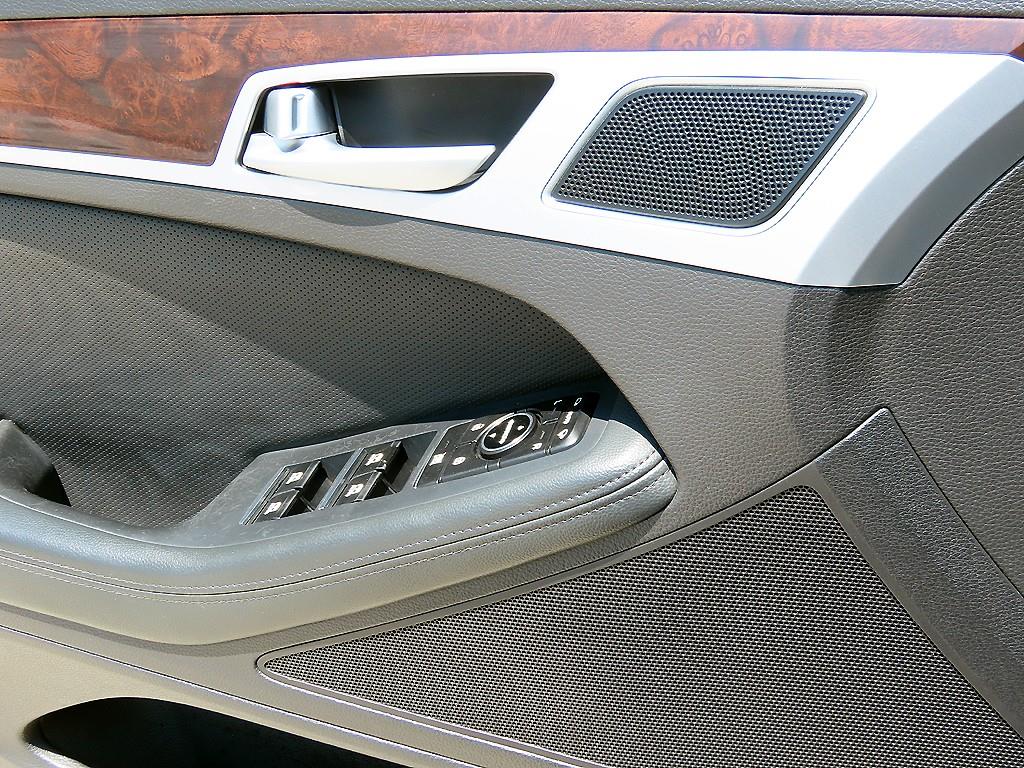 HYUNDAI Genesis - Vista 11