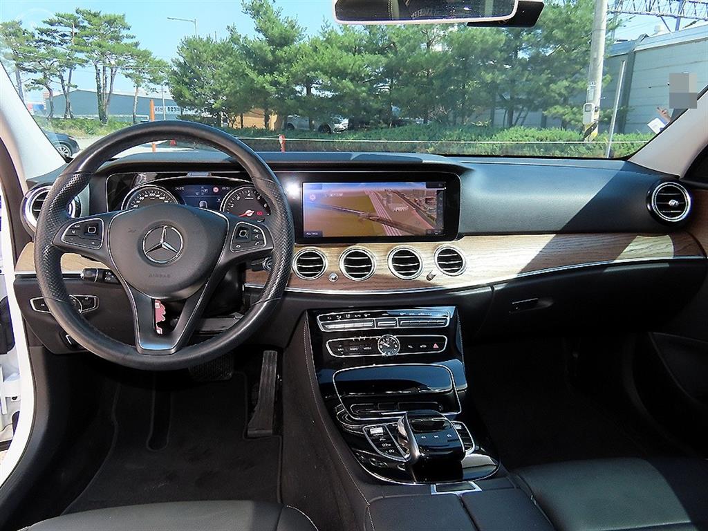 Mercedes Benz E class - Vista 7