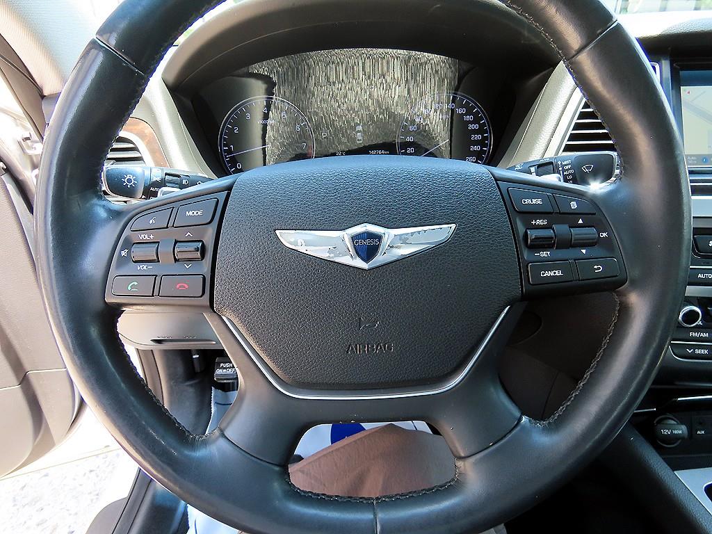 HYUNDAI Genesis - Vista 8